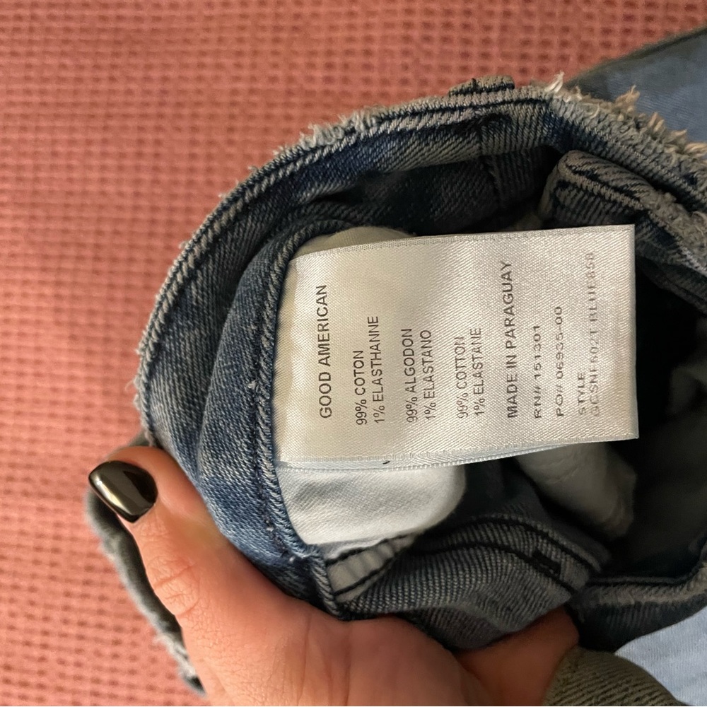 Good American Jeans - Good Curve Straight Natural Fray Hem | Blue858